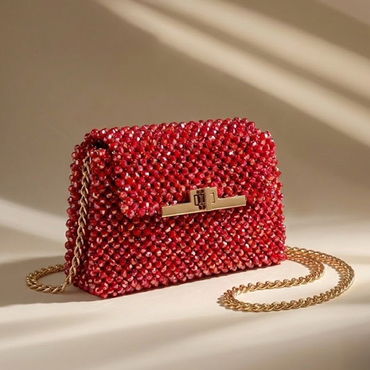  شنط خرز بتصاميم فريدة  
شنط يدوية فاخرة تيجان  